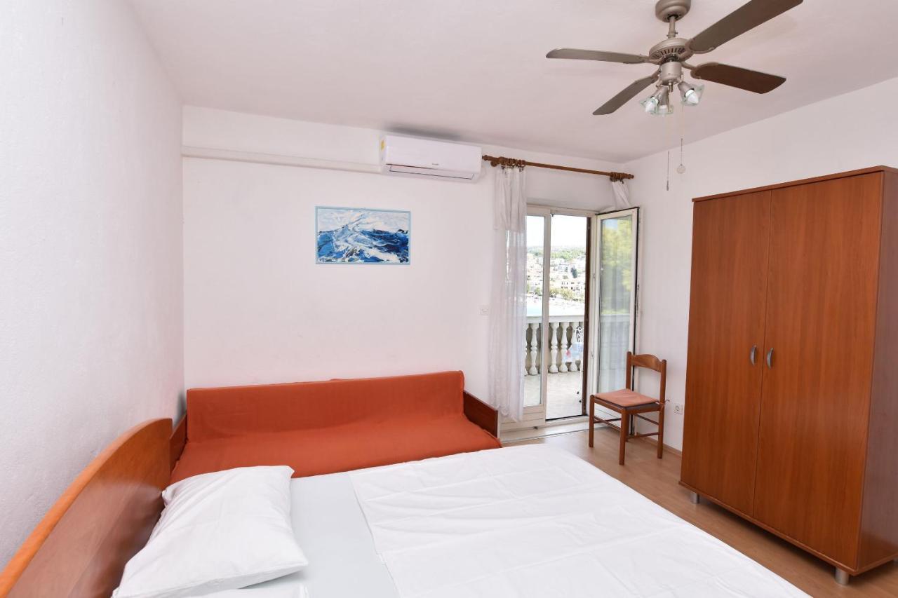 Apartments And Rooms Jakov プリモシュテン エクステリア 写真