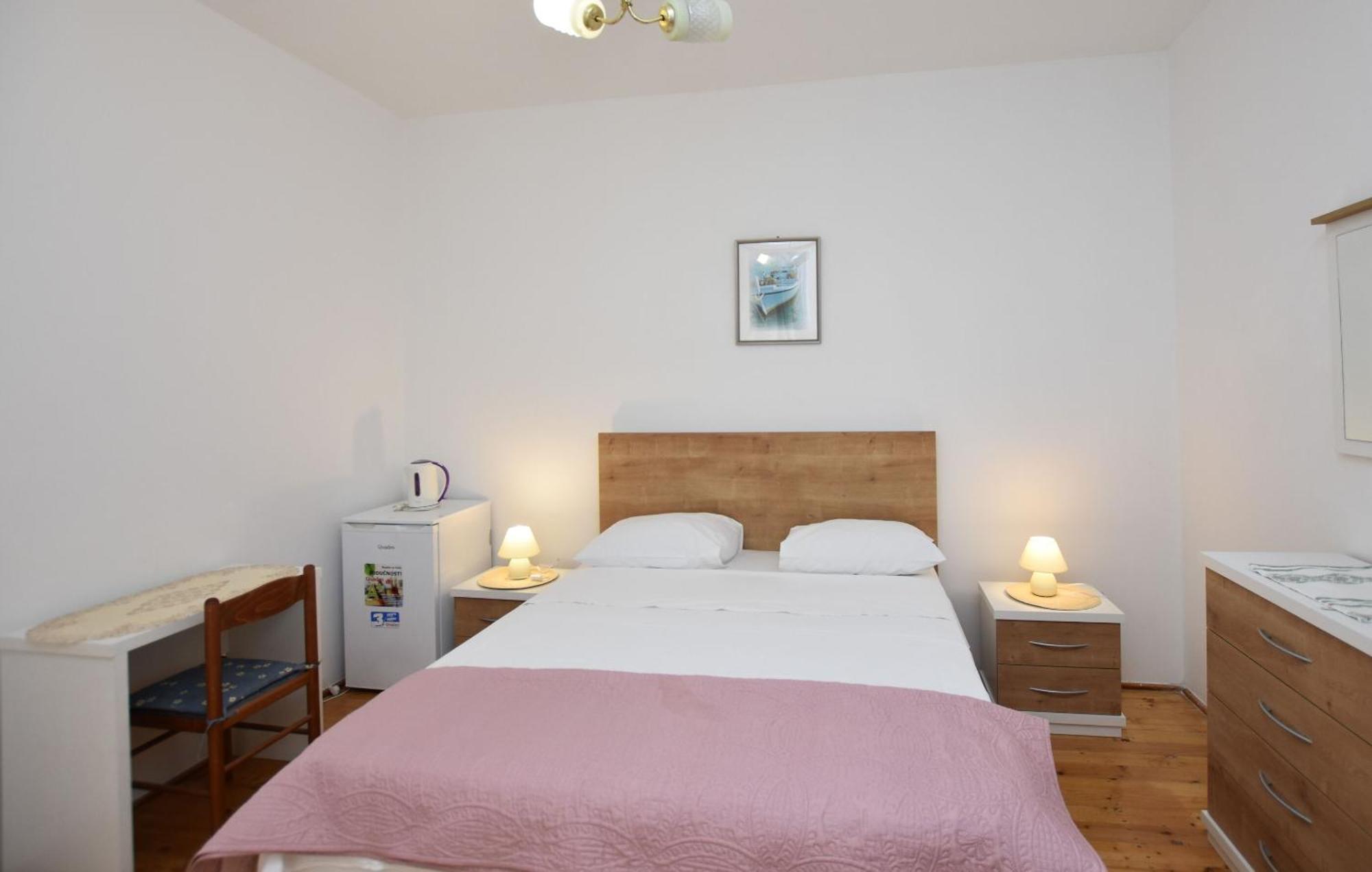 Apartments And Rooms Jakov プリモシュテン 部屋 写真