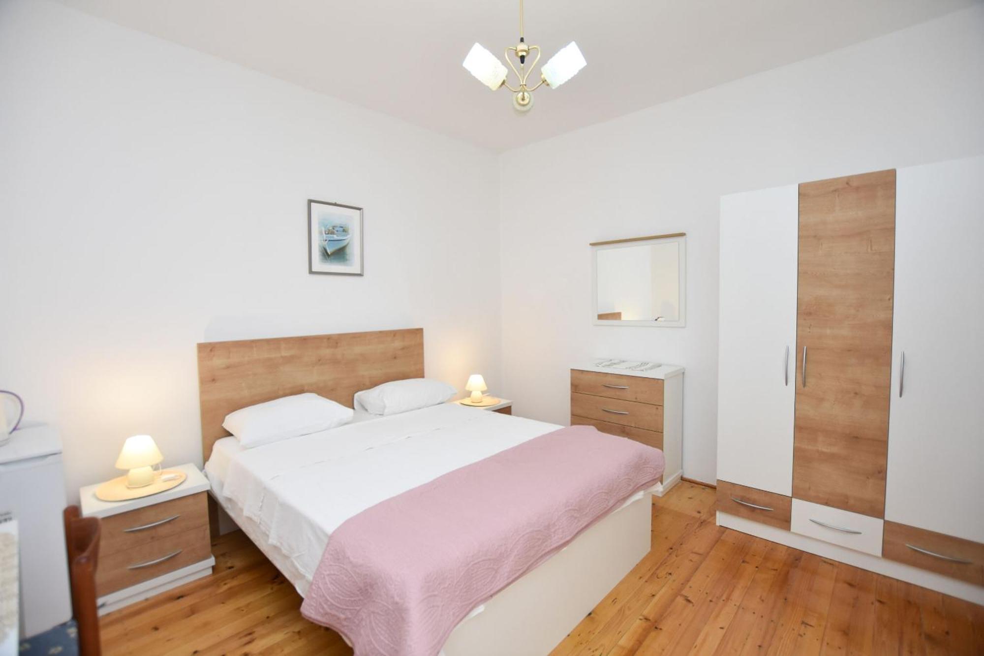 Apartments And Rooms Jakov プリモシュテン 部屋 写真