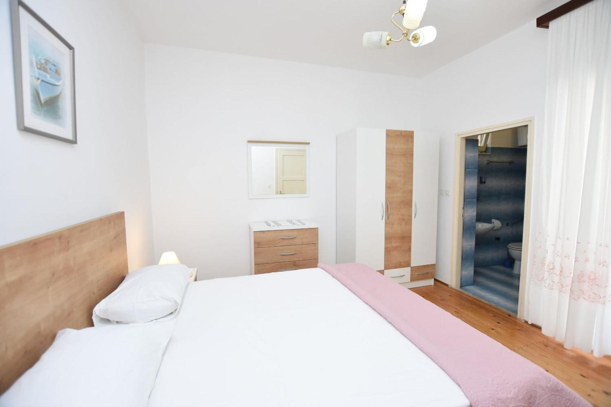 Apartments And Rooms Jakov プリモシュテン 部屋 写真