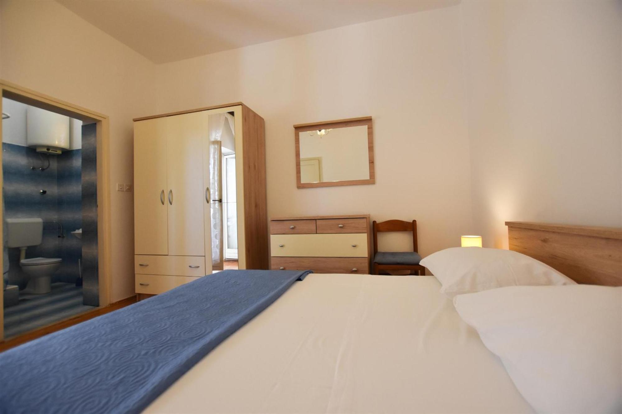 Apartments And Rooms Jakov プリモシュテン 部屋 写真