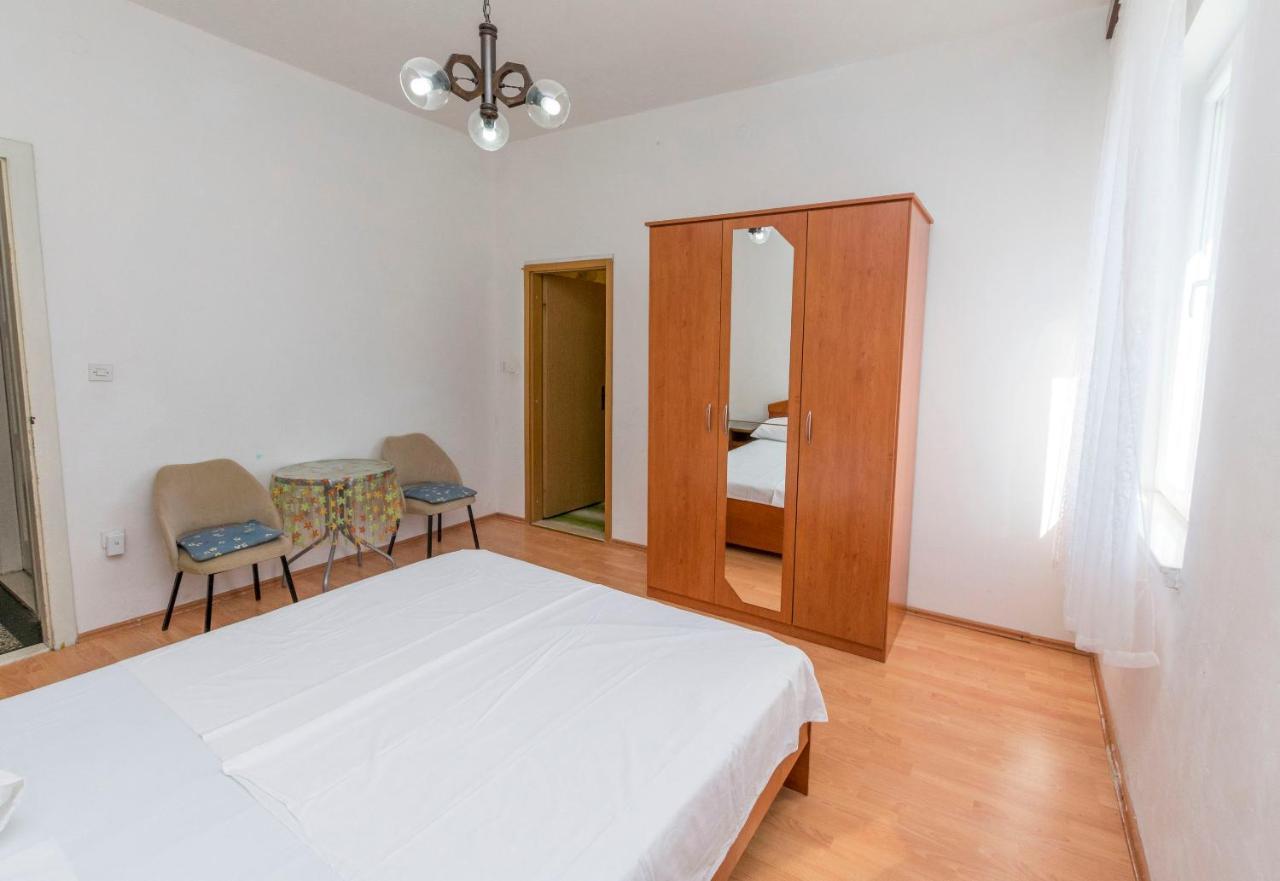 Apartments And Rooms Jakov プリモシュテン エクステリア 写真