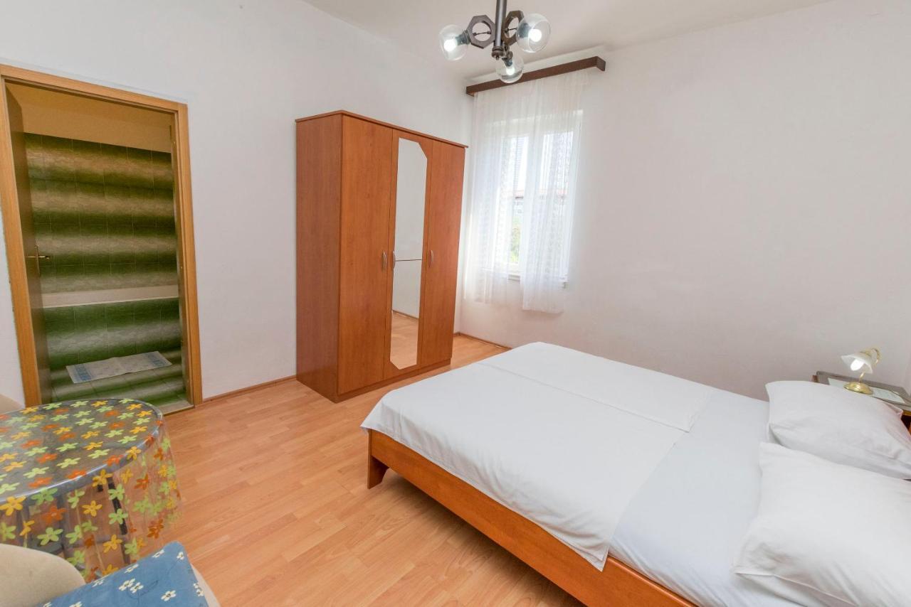 Apartments And Rooms Jakov プリモシュテン エクステリア 写真