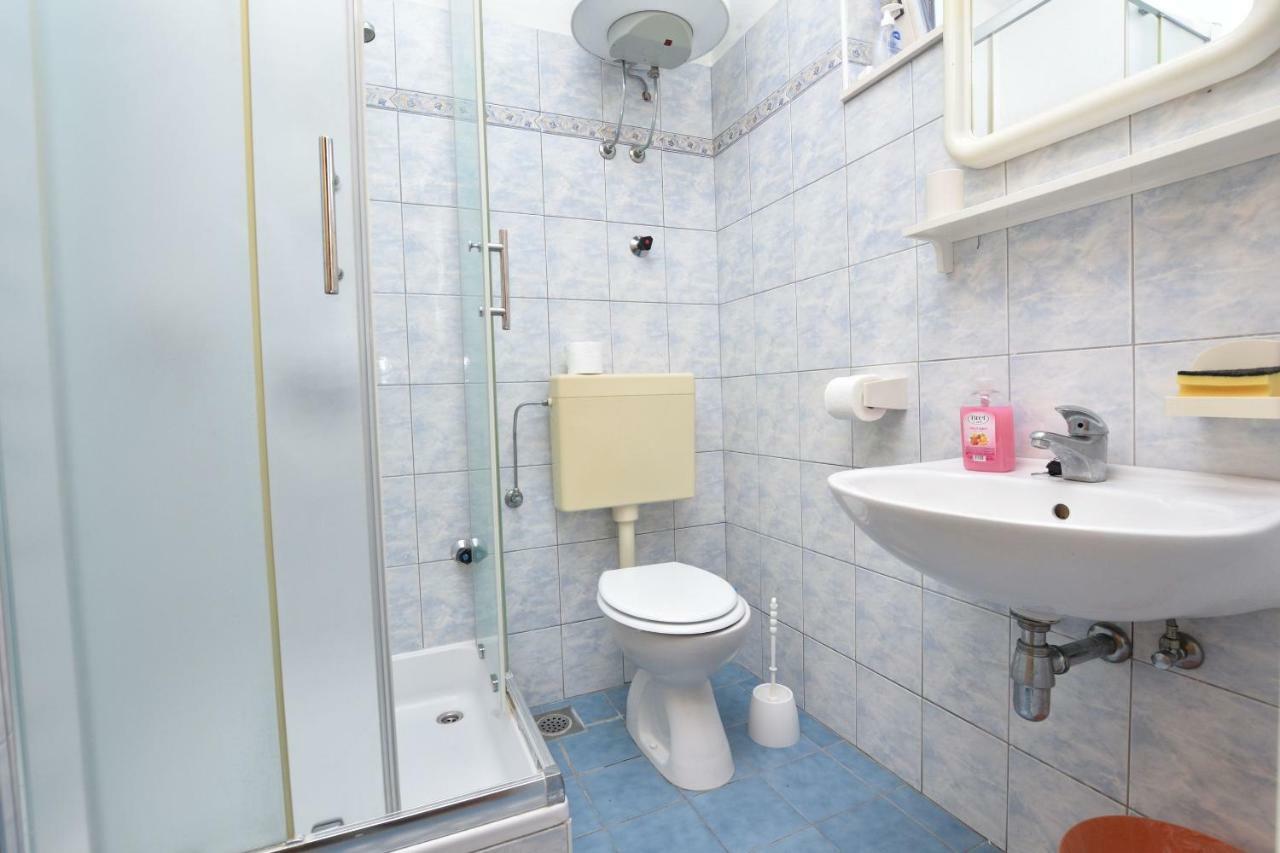 Apartments And Rooms Jakov プリモシュテン エクステリア 写真